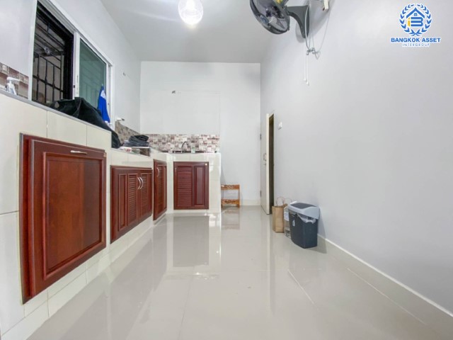 *****ทาวน์เฮ้าส์มือสองย่านนนทบุรี ม.เดอะริชวิลล์ ราชพฤกษ์-รัตนาธิเบศร์ หลังมุม! เนื้อที่กว้างขวางถึง 25.8 ตร.ว. ฟังก์ชัน 3 ห้องนอน 2 ห้องน้ำ 2 ที่จอดรถ บ้านใหม่ สภาพดี บนทำเลศักยภาพ เชื่อมต่อถ.ราชพฤกษ์, ถ.รัตนาธิเบศร์, ถ.กาญจนาภิเษก ใกล้รถไฟฟ้าสายสีม่วง "สถานีบางรักน้อยท่าอิฐ"